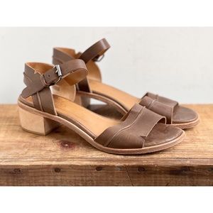 Coclico Leather Sandal Wood Heel 39